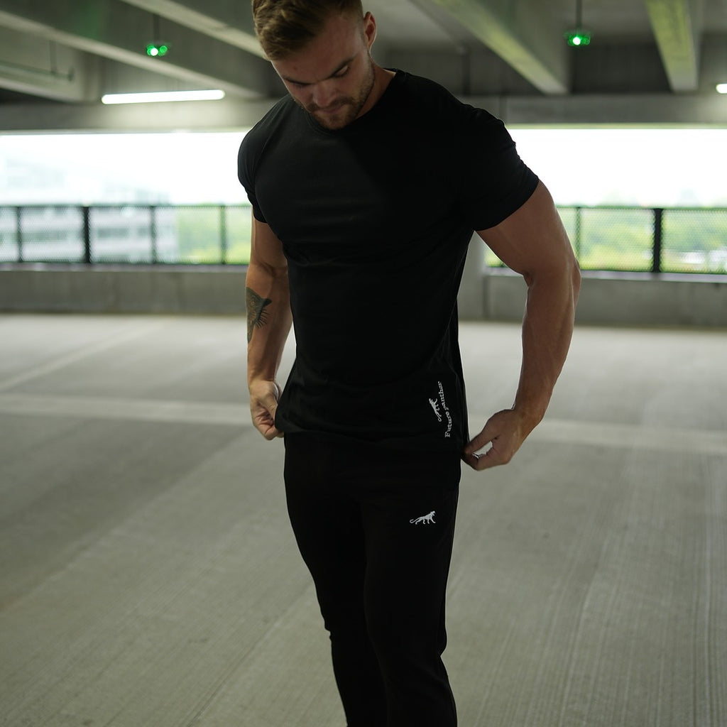 Sort t-shirt, træning, slim fit, minimalistisk, dansk mærke